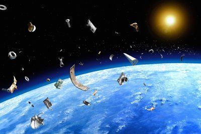 Около Земята кръжи 7000 тона космически боклук