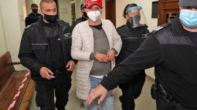 Бременната Дениза, убила майка си, ще ражда в затвора 