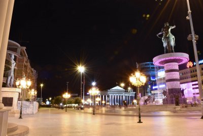 Намаляват вечерния час в Скопие