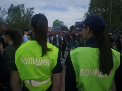 Яйца, камъни и димки на "Бургас Прайд"