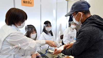 Рекордни над 1200 пациенти с Covid-19 са в тежко състояние в Япония