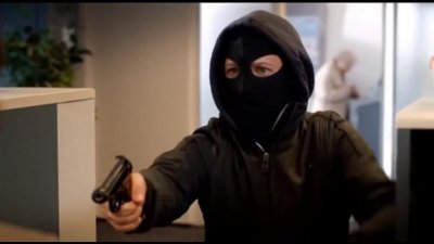 Обир като на кино в каса на "Изипей" се провали