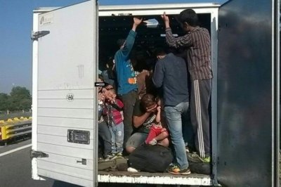 Намериха бежанци между стоката в ТИР на митницата в Пловдив