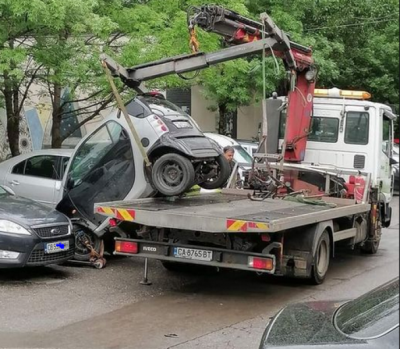 Паяк потроши автомобил 