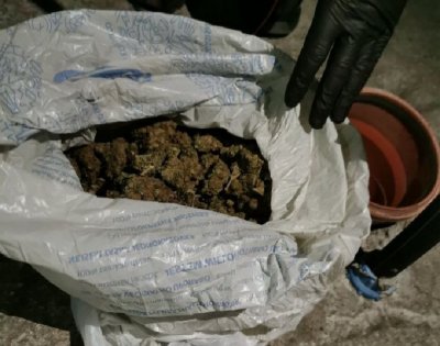 Полицията арестува помориец, откри наркотици и 14 910 лв. в дома му (СНИМКИ)