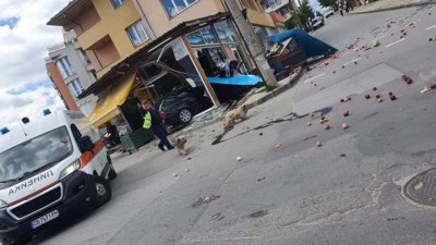 Кола опита да влезе в магазин в Гоце Делчев