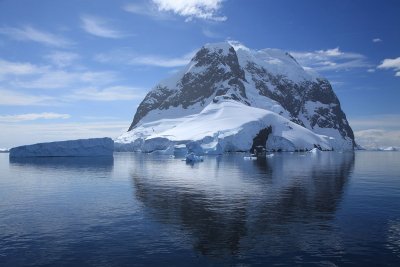 Цял остров се отчупи от Антарктида
