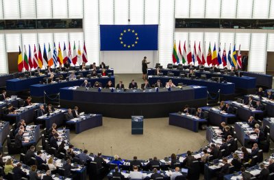 Евродепутатите настояват за временен отказ от патентите за ваксини