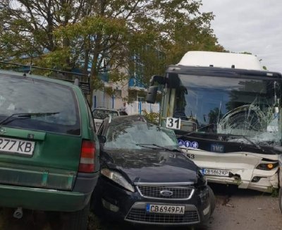 Очевидец проговори за ужаса при мелето с автобус в София