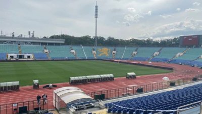 Гръмотевиците спряха тока на стадион "Васил Левски"