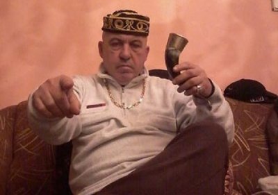 Издъхна легендарен крими герой, който спука черепа на жена си със златен пръстен