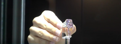 Продадоха диаманта "Сакура" за 29,1 млн. долара