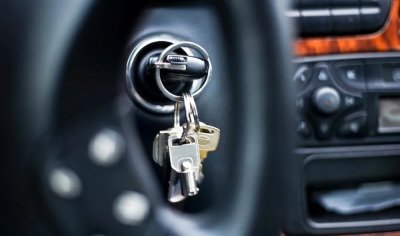 Две 12-годишни момчета задигнаха колата на билкар
