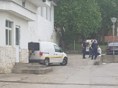Нелепо: Жена загина, прегазена от колата си