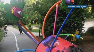 Въртележка се счупи, докато играят деца