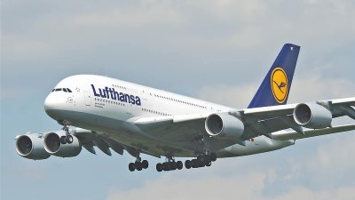 Нов самолет задържан в Минск след бомбена заплаха