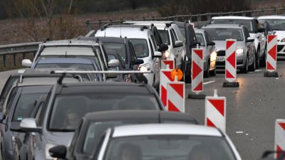 София диша: Близо 100 000 коли са напуснали столицата за почивните дни