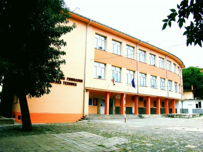 Евакуираха училище в Пловдив