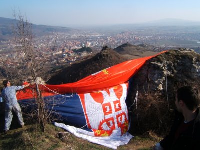 Сърбите затварят магазините в Северно Косово