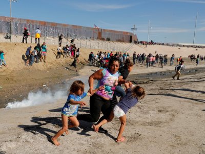 САЩ отпускат 4,5 млрд. долара за имигрантите на границата с Мексико