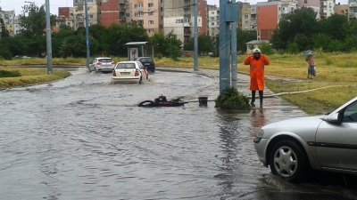 Порои наводниха страната 