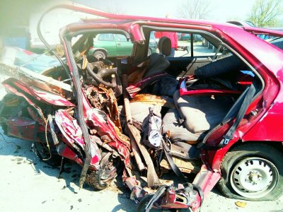 Младеж загина, негов връстник е с опасност за живота