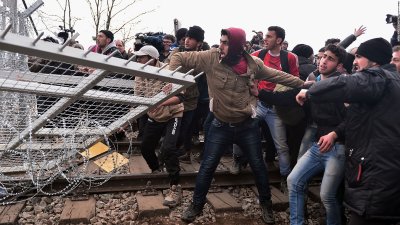 Мигрантите пак тръгнаха към Европа