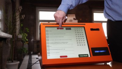 Учат ни как да гласуваме с машини през смартфона