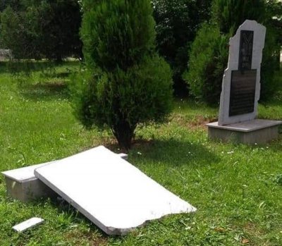 Арестуваха македонеца, потрошил паметника на Хан Аспарух в Левски