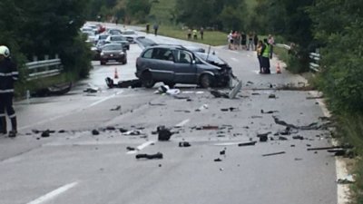 Тежка катастрофа затвори Подбалканския път