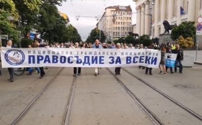 Протестиращи искат оставката на Гешев