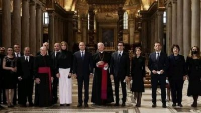 ГАФ: Деси Радева по бели гащи при папата