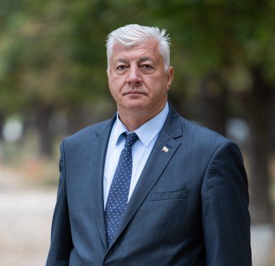Оперираха Зико, смениха му ставата
