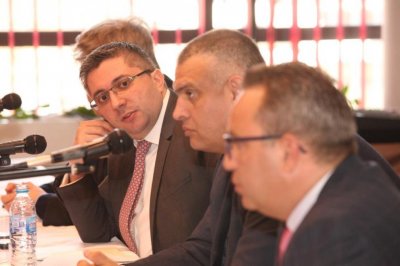 И шефът на "Автомагистрали" се оказа в отпуск