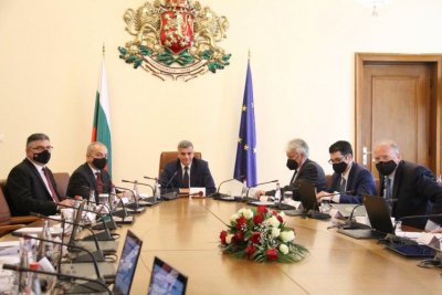 Служебният кабинет остро: Прокуратурата обяви война
