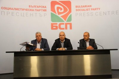 БСП с още разкрития: Нито една машина за асфалт в "Автомагистрали" 