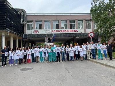 Над 600 медици от Александровска болница подкрепиха ръководството