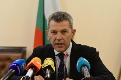 Транспортният министър: Спрял съм всички предстоящи поръчки на БДЖ