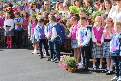 Приеха над 10 000 първолаци в София