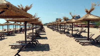 Кои плажове ще са с безплатни чадъри и шезлонги това лято