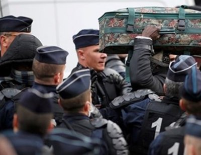 Френската полиция изгони 500 мигранти