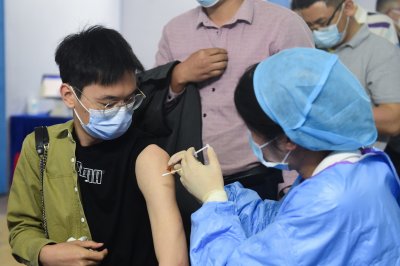 Над 18,5 милиона души ваксинирани само за ден в Китай