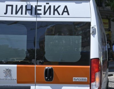 Релса премаза крака на работник край Карлово