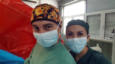 Лекар от "Пирогов" предложи брак в операционната