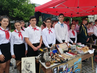 Чавдарчета и пионерчета превзеха Кърджали (СНИМКИ)