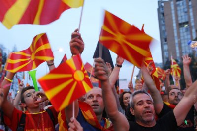Опозицията в Северна Македония излиза на протест срещу България