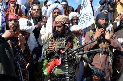 Талибаните превземат все повече територии в Афганистан