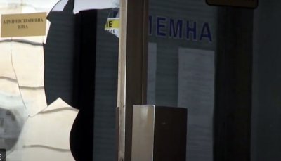 Мъж вилня с кухненски нож из центъра на Русе