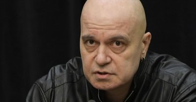 Слави с първа обществена изява