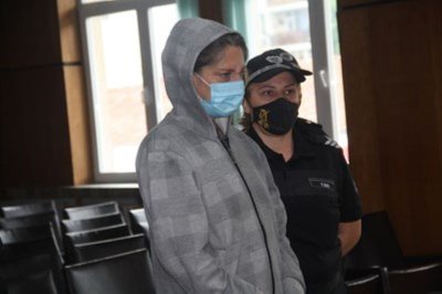 Оставиха в ареста Снежана, забила нож в сърцето на мъжа си